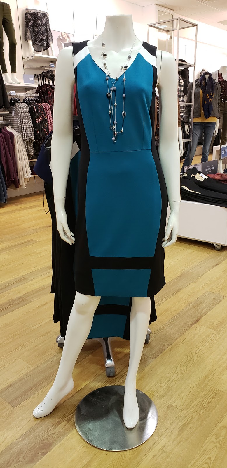 Rickis | Georgian Mall, 509 Bayfield St, Barrie, ON L4M 4Z8, Canada | Phone: (705) 726-4888