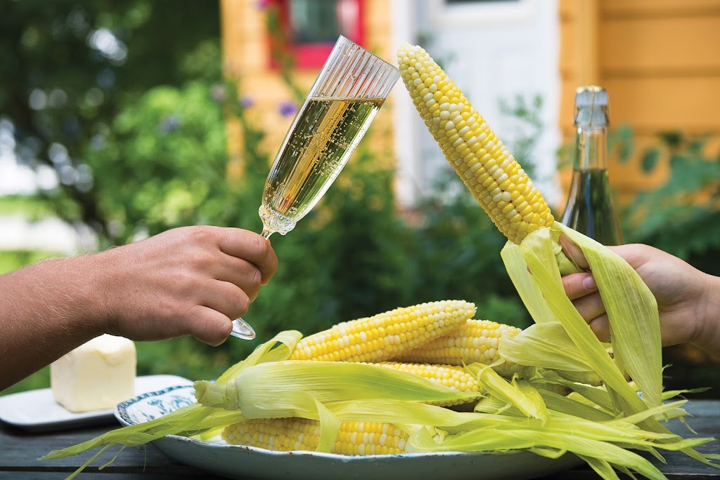 Marché public de Compton | derrière léglise,dans le Parc des Lions, 6747 Rte Louis-S.-Saint-Laurent, Compton, QC J0B 1L0, Canada | Phone: (819) 835-9463