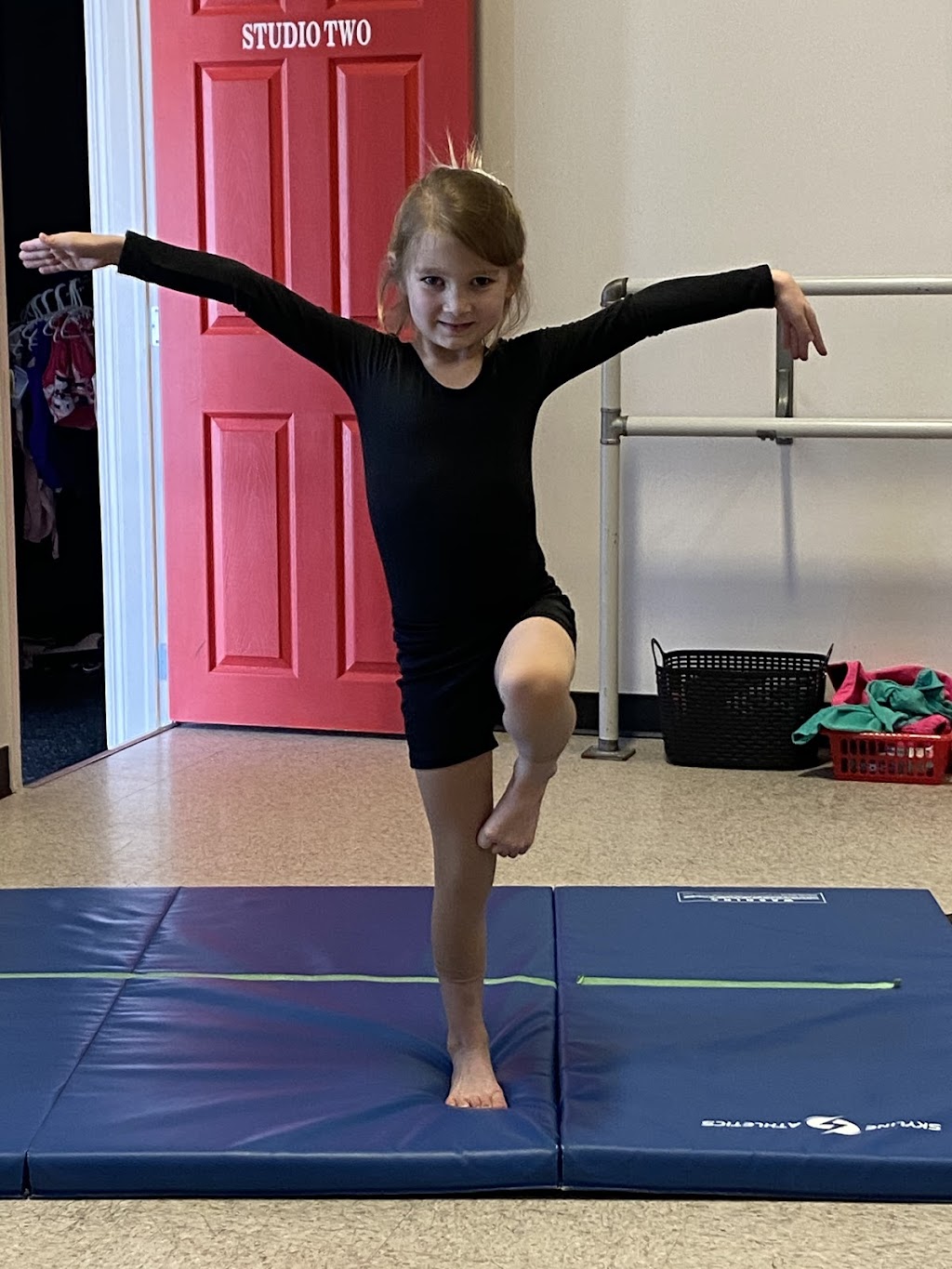 Expressions The Dance Gallery | 126 Canal Gardens, Strathmore, AB T1P 1Y4, Canada | Phone: (403) 901-6392