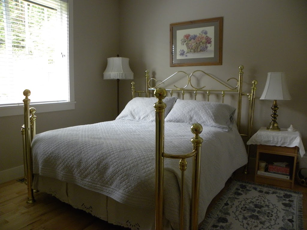 Hillcrest Ave. Bed & Breakfast | 482 Hillcrest Ave, Ladysmith, BC V9G 1W2, Canada | Phone: (250) 924-5658