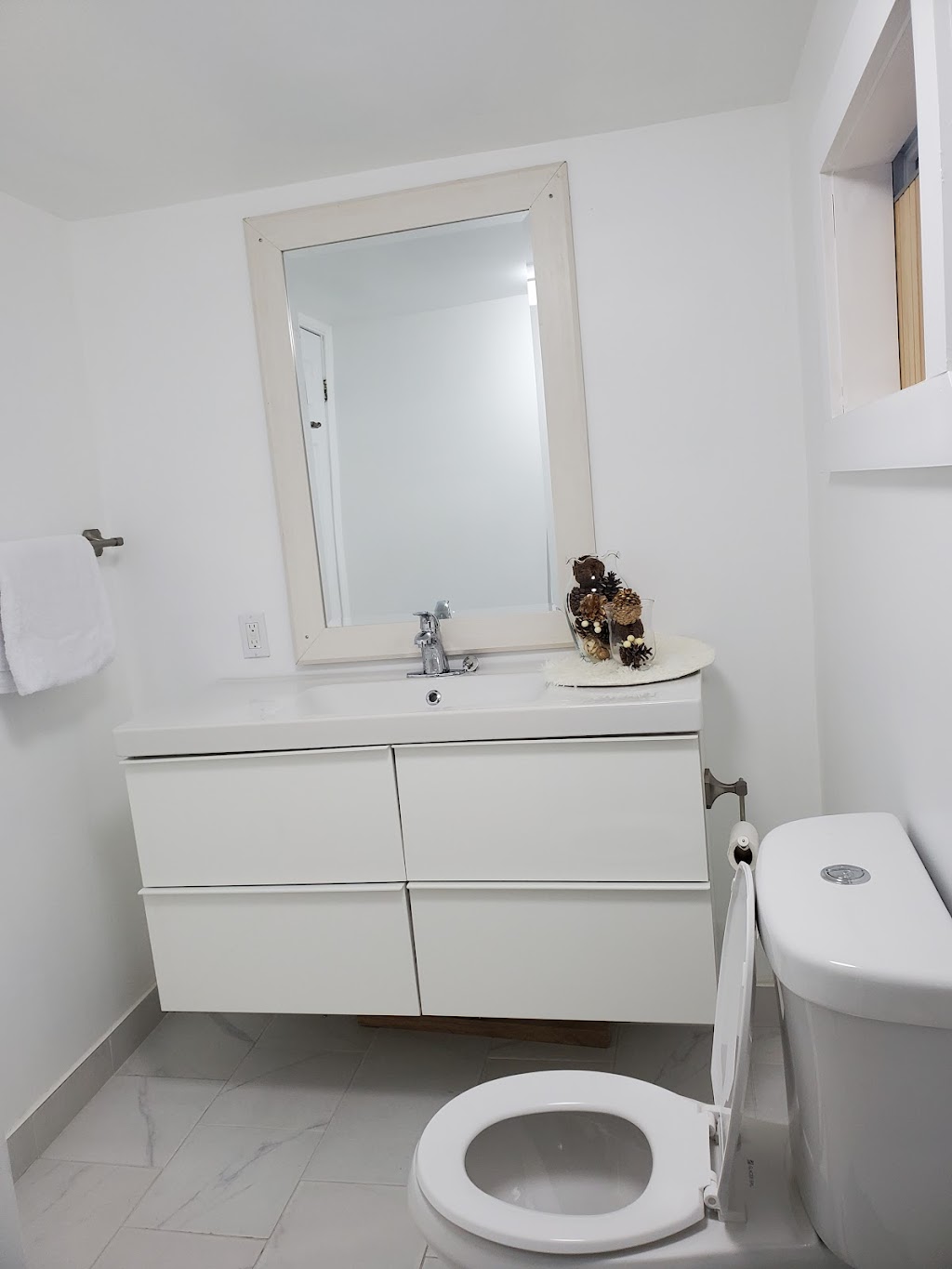 Sky Blue Cottage Retreat | 1130 Lone Pine Dr, Bracebridge, ON P1L 1X4, Canada | Phone: (647) 988-8209