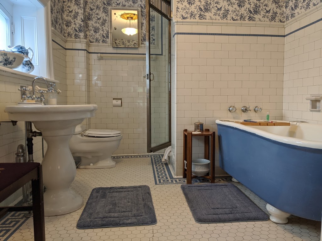 The Colonels Inn | 408 East St, Prescott, ON K0E 1T0, Canada | Phone: (613) 925-2159