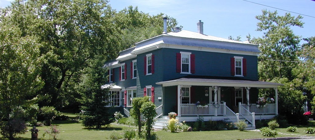Maison Campbell | 68 Rue Bellevue, Magog, QC J1X 3H2, Canada | Phone: (819) 843-9000
