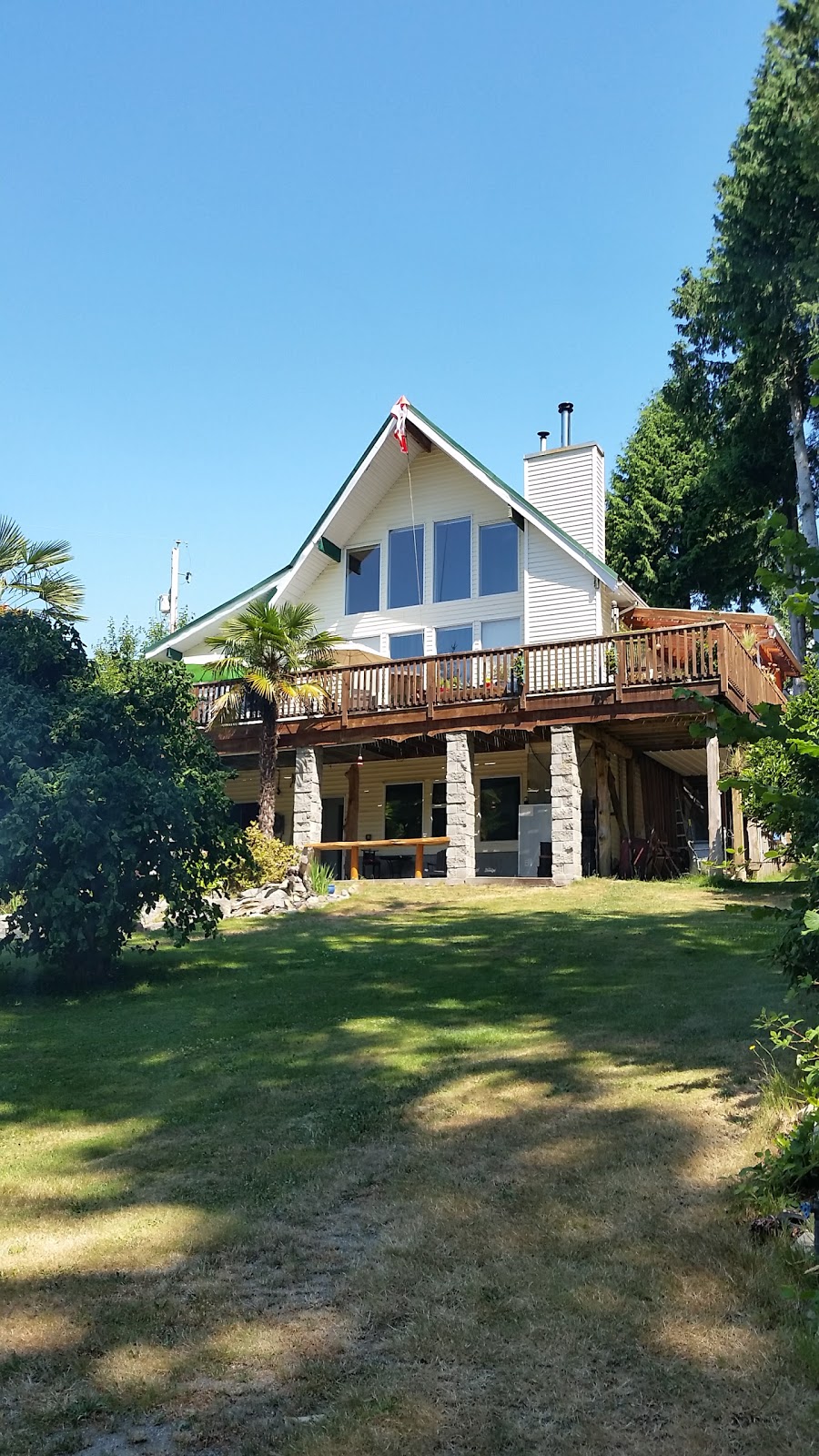 Nature Hideaway | 506 Maple St, Gibsons, BC V0N 1V5, Canada | Phone: (604) 897-8990