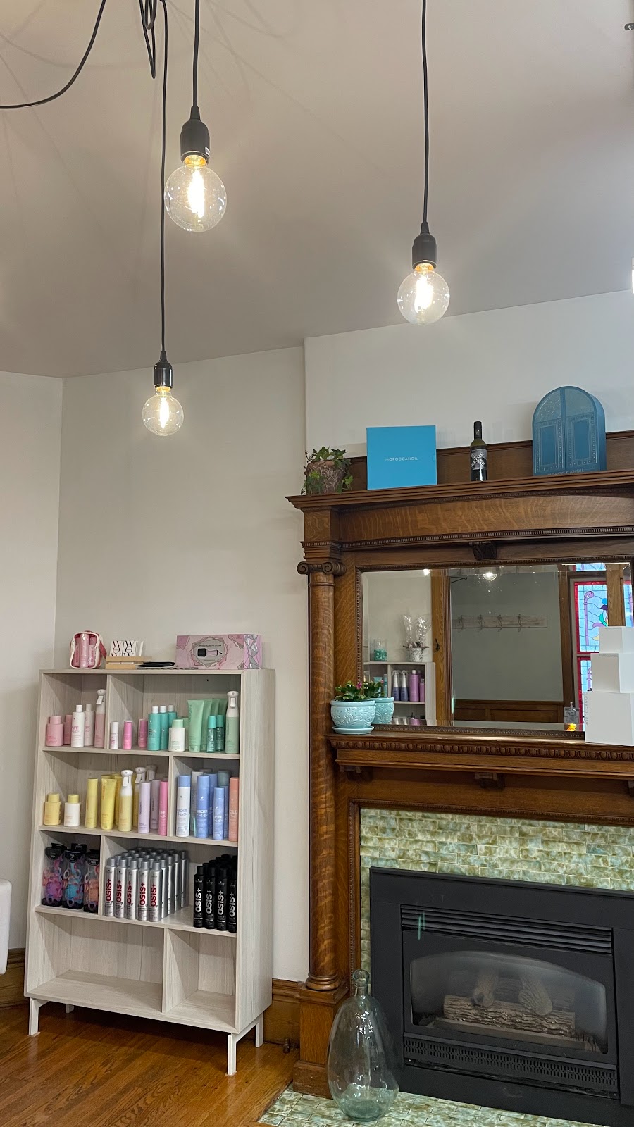 The Styling Studio | 144 Dundas St, Woodstock, ON N4S 1A2, Canada | Phone: (519) 290-4247