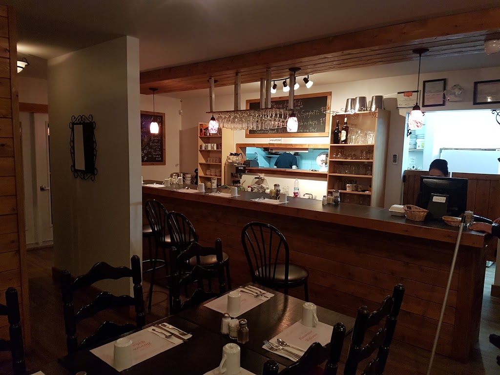 Resto du Village | 26 Chemin Victoria O, Scotstown, QC J0B 3B0, Canada | Phone: (819) 231-8181