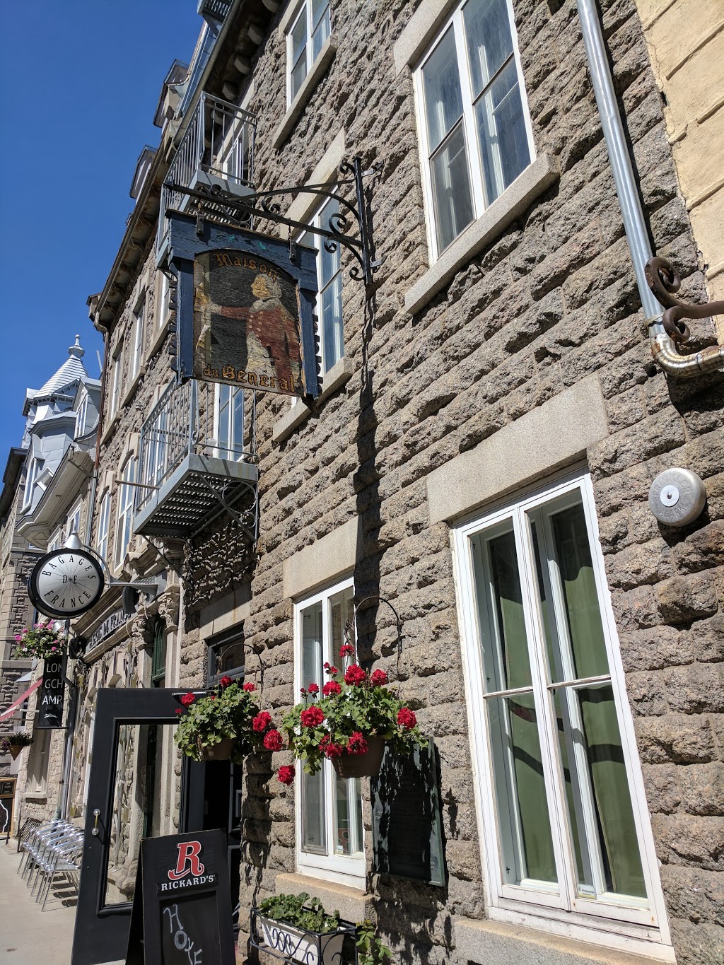 Maison Du Général | 72 Rue Saint Louis, Québec, QC G1R 3Z3, Canada | Phone: (418) 694-1905