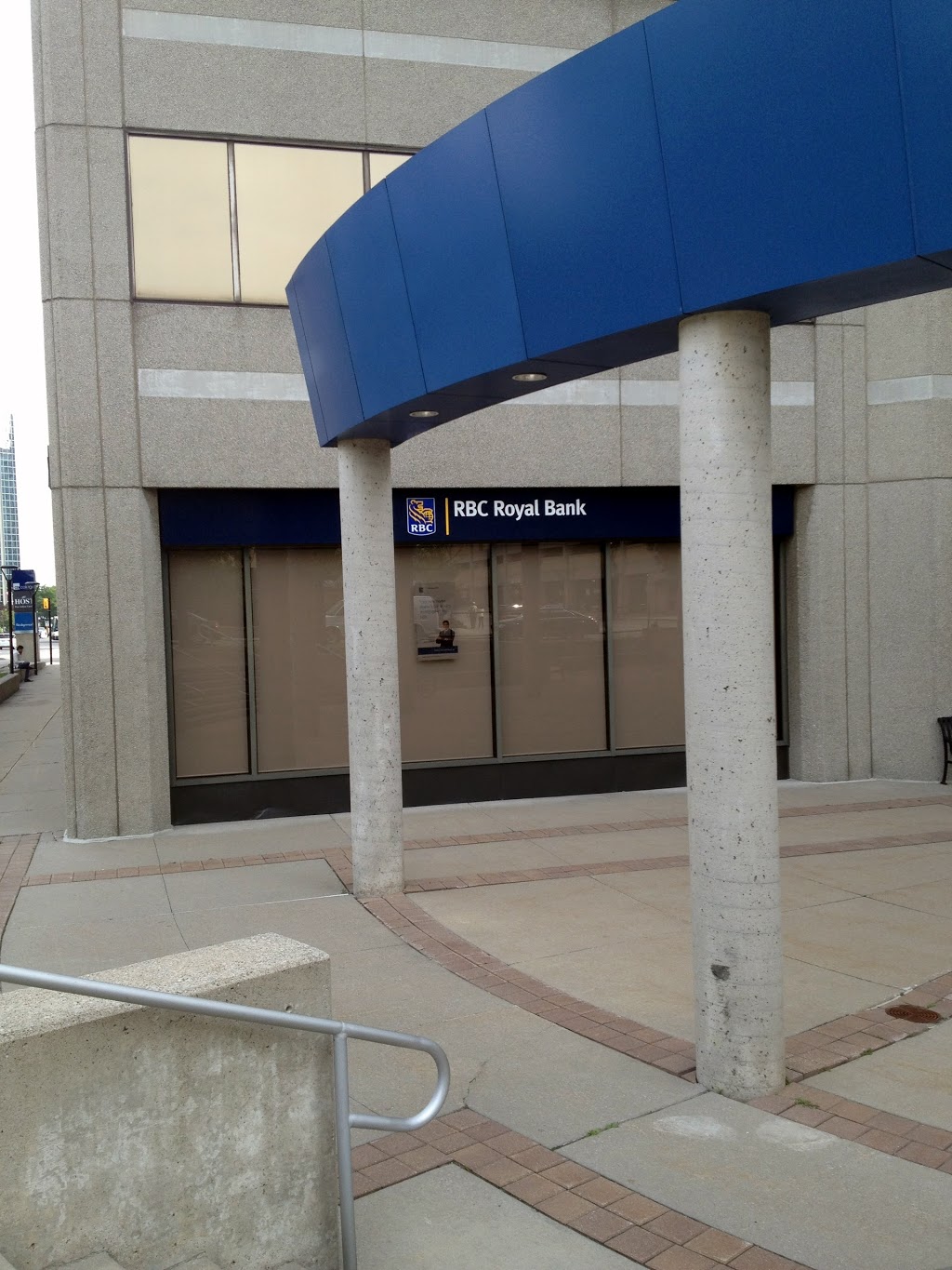 RBC Royal Bank | 33 City Centre Dr, Mississauga, ON L5B 2N5, Canada | Phone: (905) 897-8261