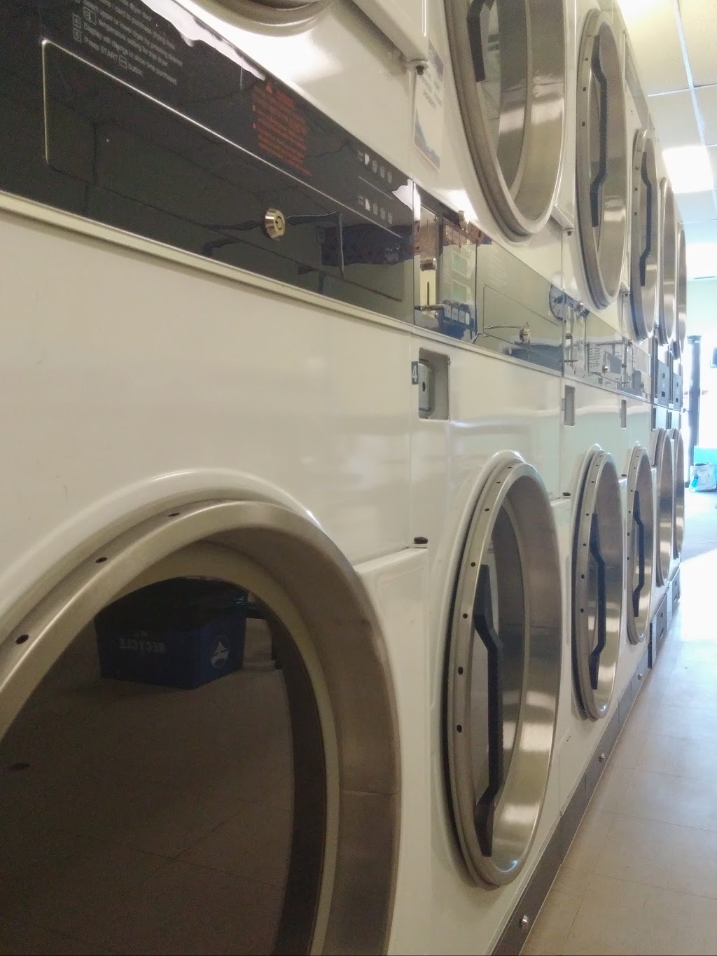 M&M Laundry Basket | 190 Simcoe Ave, Keswick, ON L4P 2H7, Canada | Phone: (905) 476-7055