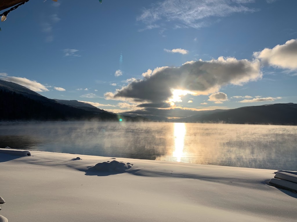 Grizzly Adams Lake Resort | 10045 East FSR Adams Lake, BC V0E 2E0, Canada | Phone: (604) 788-1798