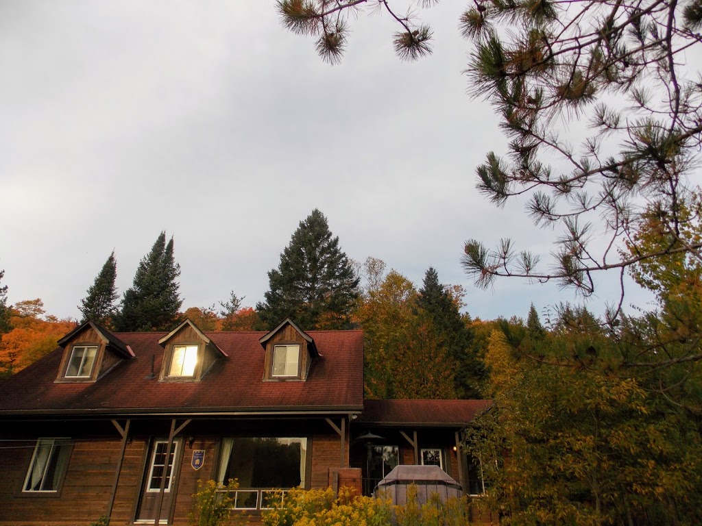 Chalet le Baluchon | 41 Chemin du Baluchon, Lac-des-Plages, QC J0T 1K0, Canada | Phone: (819) 426-6666