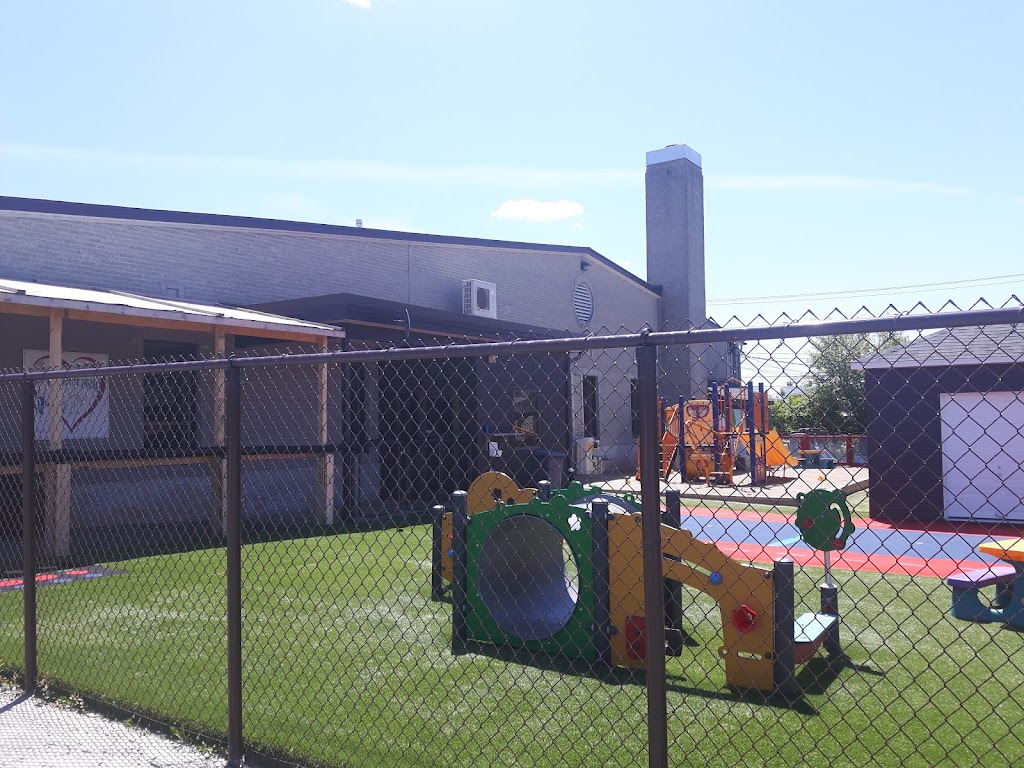 Centre De La Petite Childhood La Tourniquette | 1197 Rue Notre Dame E porte 1000, Thetford Mines, QC G6G 2V2, Canada | Phone: (418) 338-4606