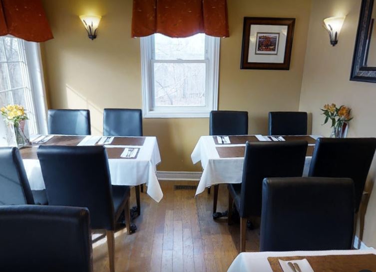 bijoys restaurant | 42 Temperance St, Aurora, ON L4G 2P7, Canada | Phone: (905) 727-7149