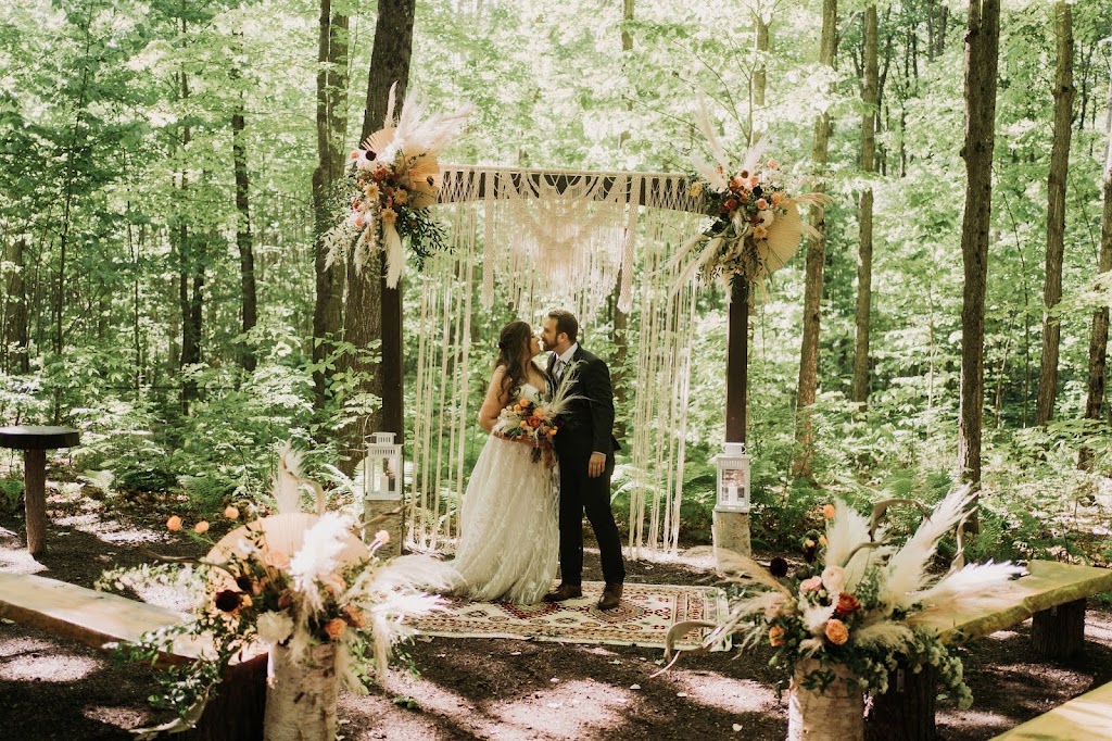 Temples Country Weddings | 1700 Ferguson Falls Rd, Lanark, ON K0G 1K0, Canada | Phone: (613) 253-7000