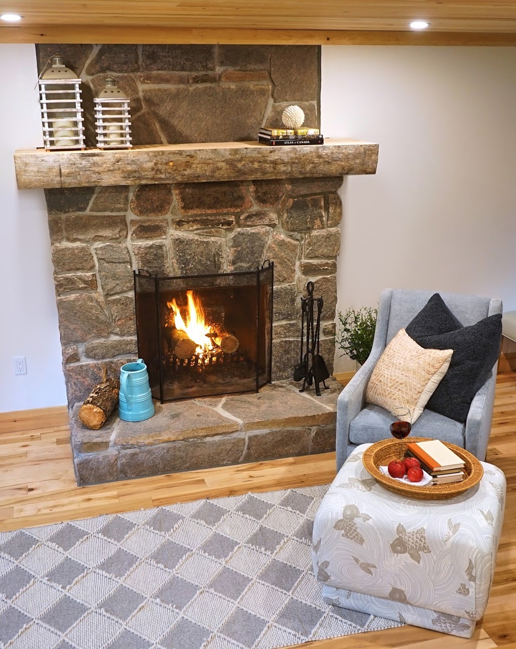 The Haliburton Post House | 1297 Kashagawigamog Lake Rd, Minden, ON K0M 2K0, Canada | Phone: (416) 432-4058
