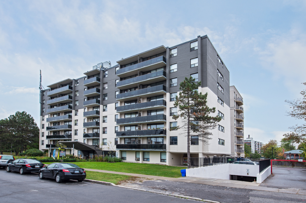 4222 Bathurst Street Apartments | 4222 Bathurst St, North York, ON M3H 3R2, Canada | Phone: (416) 639-6209