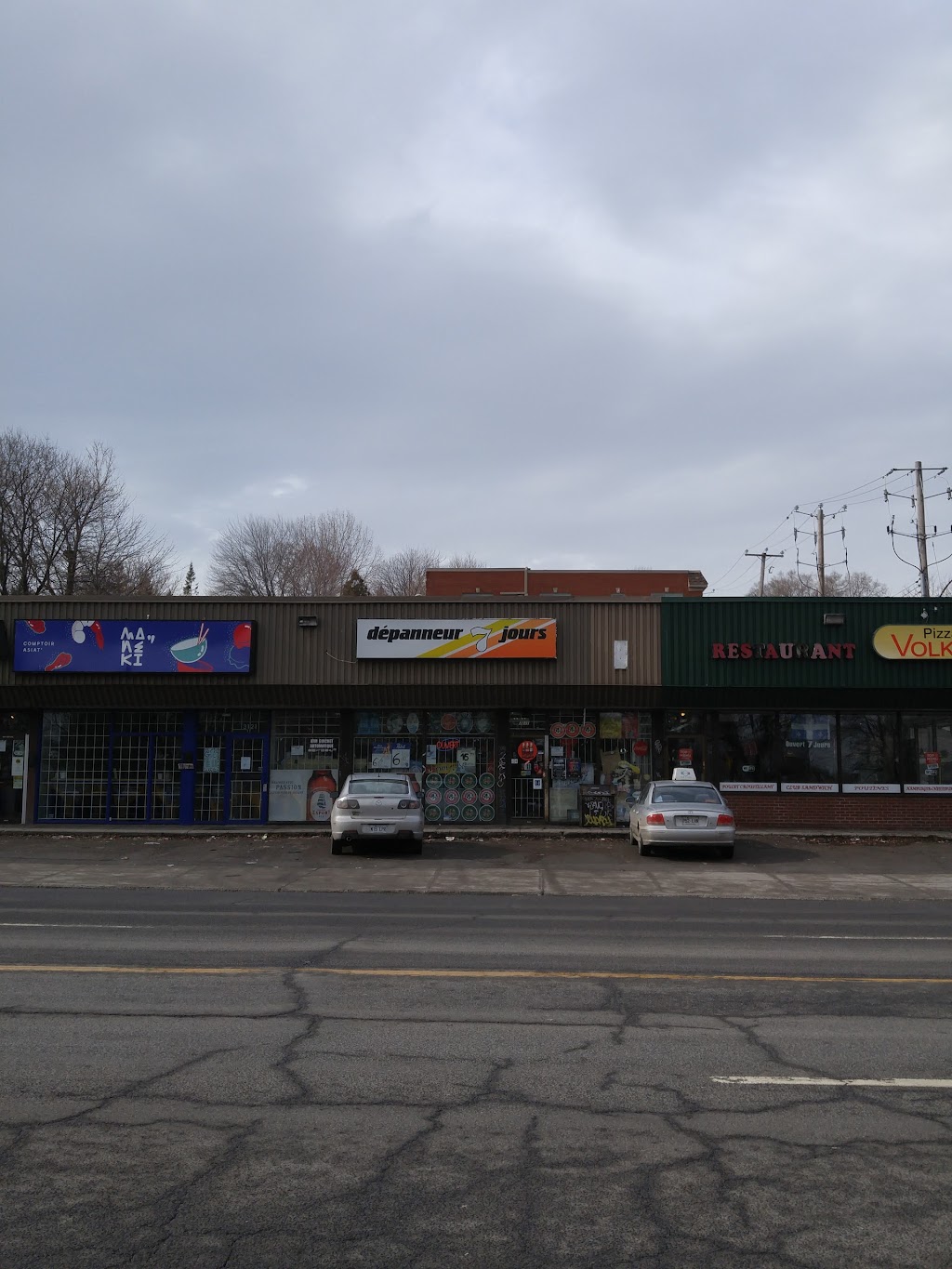 Depanneur Sopia | 3131 Rue Hochelaga, Montréal, QC H1W 1G3, Canada | Phone: (514) 598-1391
