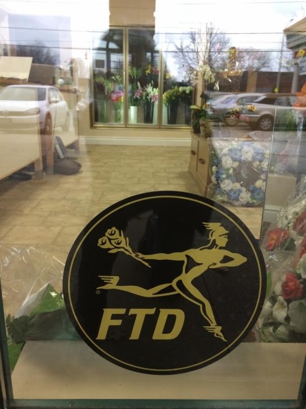 Uniquely Your Decor & Flowers | 1960 Dundas St W #5, Mississauga, ON L5K 2R9, Canada | Phone: (905) 916-6437