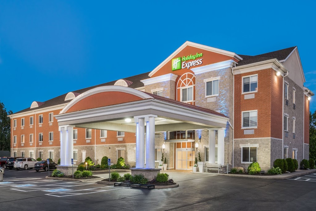 Holiday Inn Express & Suites 1000 Islands - Gananoque | 777 King St E, Gananoque, ON K7G 1H3, Canada | Phone: (613) 382-8338