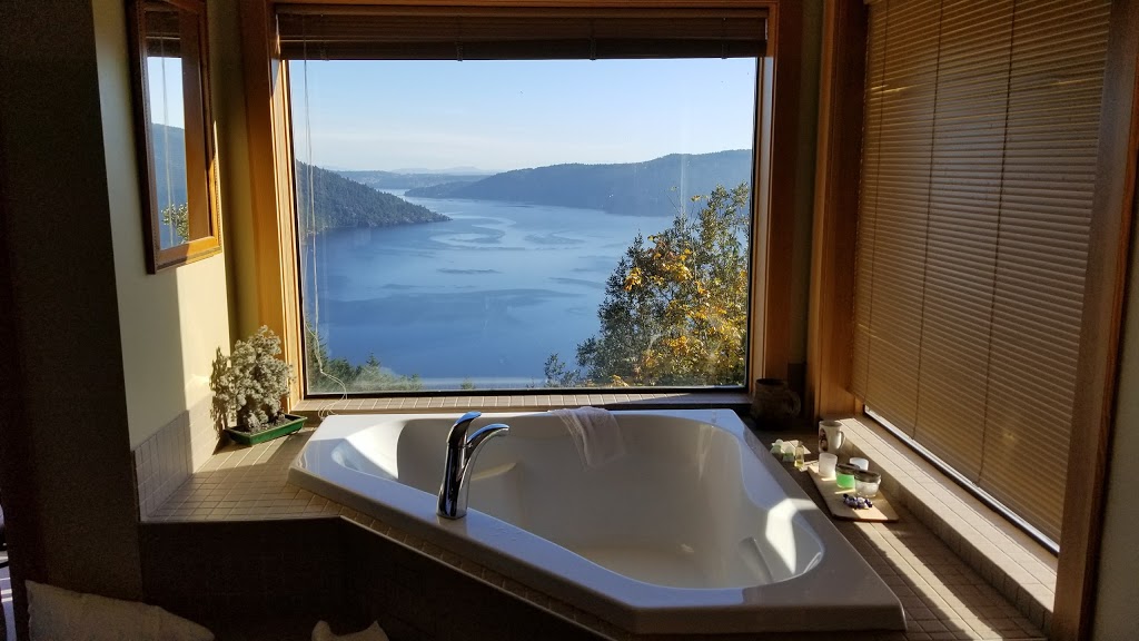 Moon Water Lodge | 265 Trans-Canada Hwy, Malahat, BC V0R 2L0, Canada | Phone: (778) 432-3123