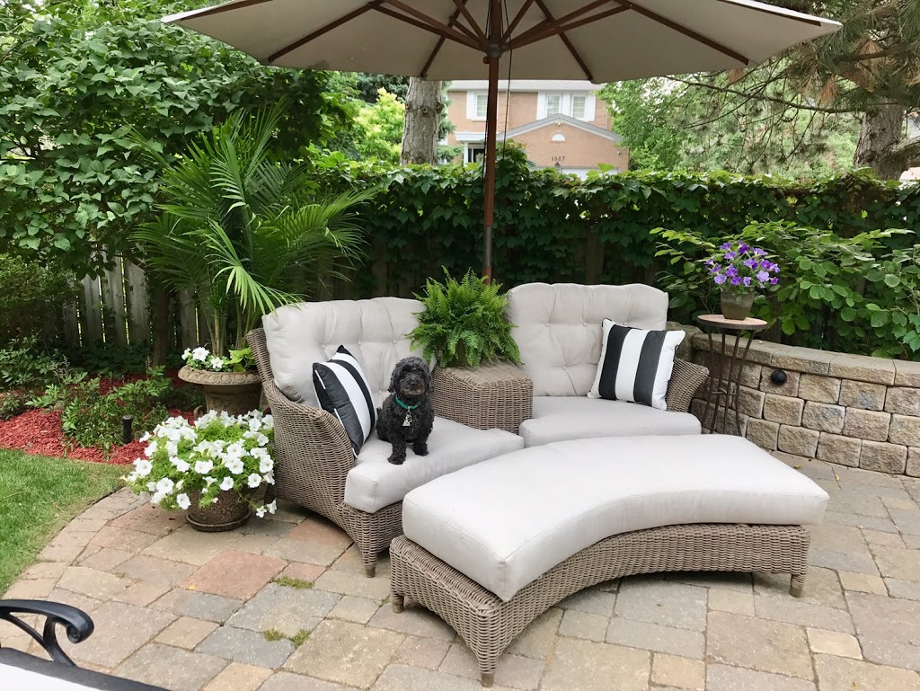 Streetsville Custom Upholstery | 64 Thomas St #2, Mississauga, ON L5M 1Y7, Canada | Phone: (416) 834-1672