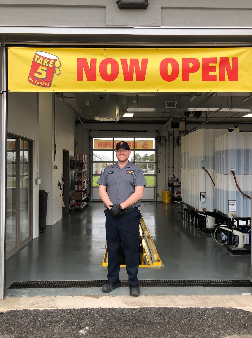 Take 5 Oil Change | 5223 Dundas St, Burlington, ON L7R 3X4, Canada | Phone: (905) 336-9669