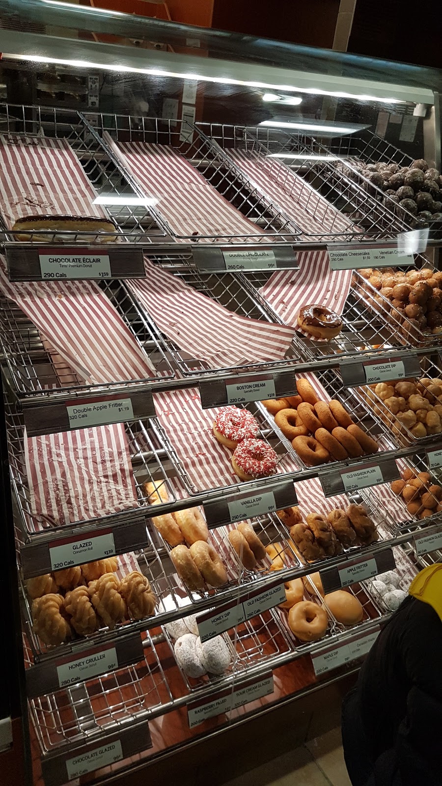 Tim Hortons | 5998 Mayfield Rd, Caledon, ON L7C 2W1, Canada | Phone: (905) 843-1091
