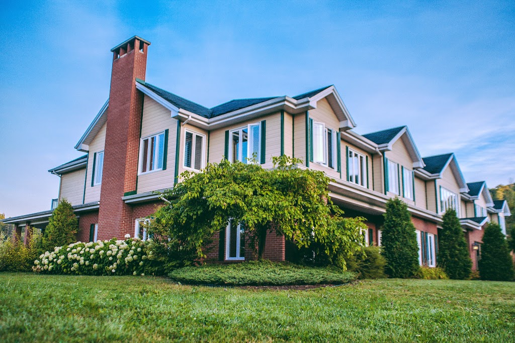 Auberge du Lac-à-lEau Claire | 500 Chemin du Lac à lEau Claire, Saint-Alexis-des-Monts, QC J0K 1V0, Canada | Phone: (819) 265-3185