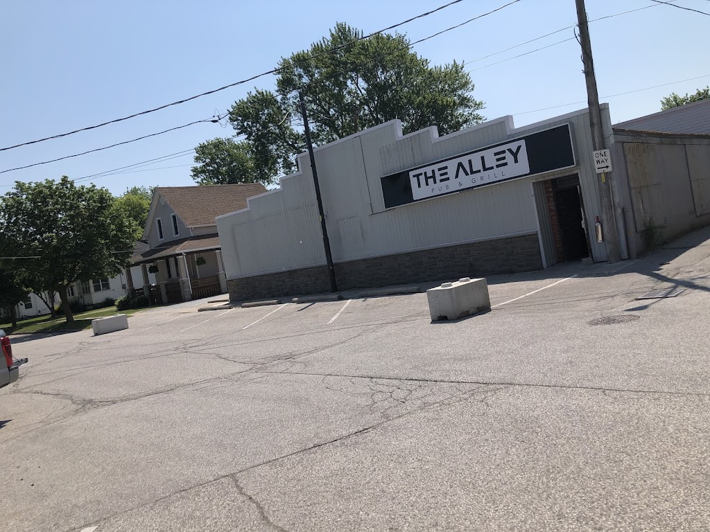 The Alley Pub & Grill | restaurant | 4 Young St, Tilbury, ON N0P 2L0, Canada | 5196821555 OR +1 519-682-1555