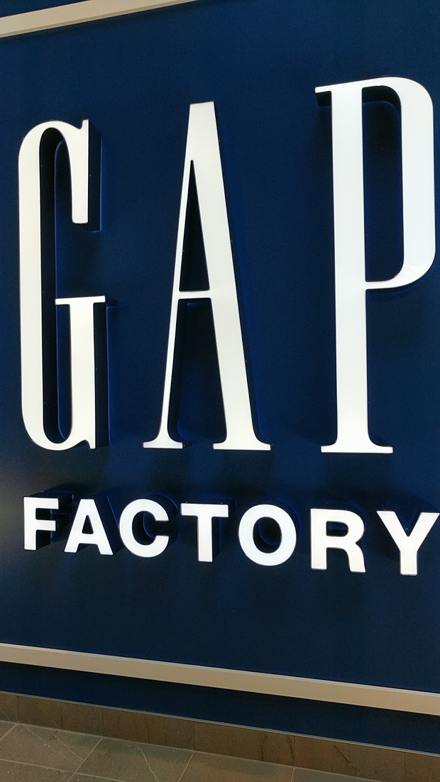 Gap | 1 Outlet Collection Way, Nisku, AB T9E 1J5, Canada | Phone: (587) 695-0050
