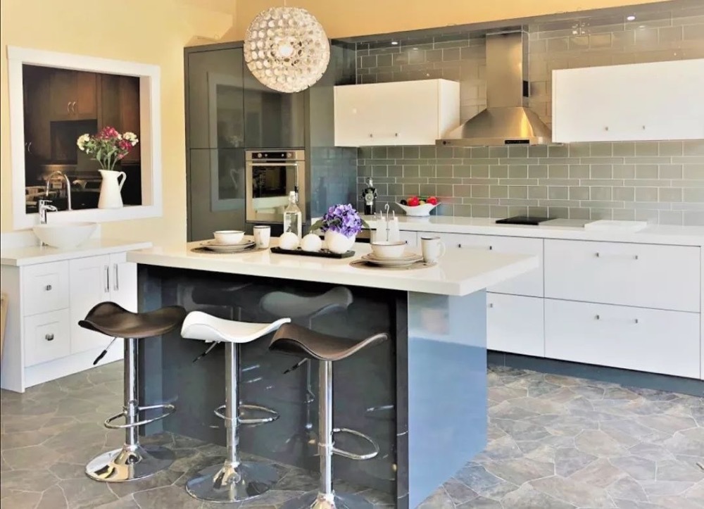 Oakwood Pacific Kitchens | 1044 Marine Dr, North Vancouver, BC V7P 1S5, Canada | Phone: (604) 770-1986