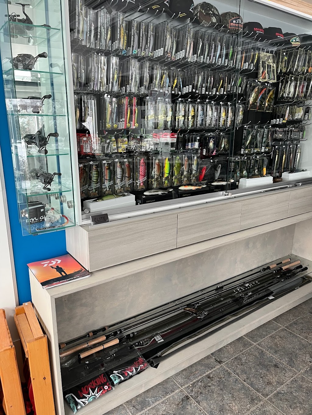 Élite Bass Fishing Tackle | 383 Rue Dubois, Salaberry-de-Valleyfield, QC J6S 5J3, Canada | Phone: (450) 747-3320