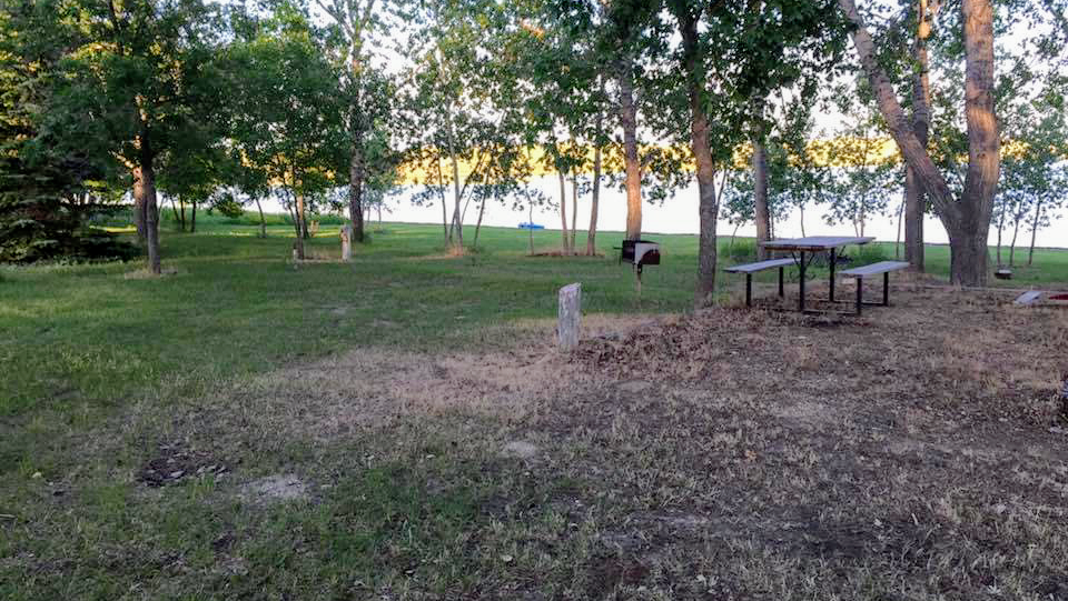Clear Lake Municipal Park | 49.019205,-104.520134, Gladmar, SK S0C 1A0, Canada | Phone: (306) 861-5391