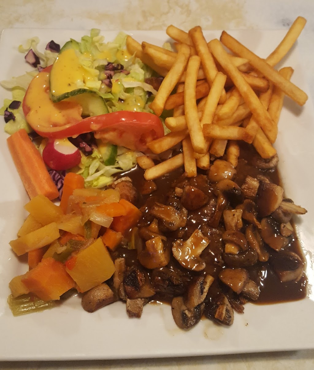 Mike Pizzeria | 370 205e Rue, Saint-Georges, QC G9T 5C9, Canada | Phone: (819) 538-0714
