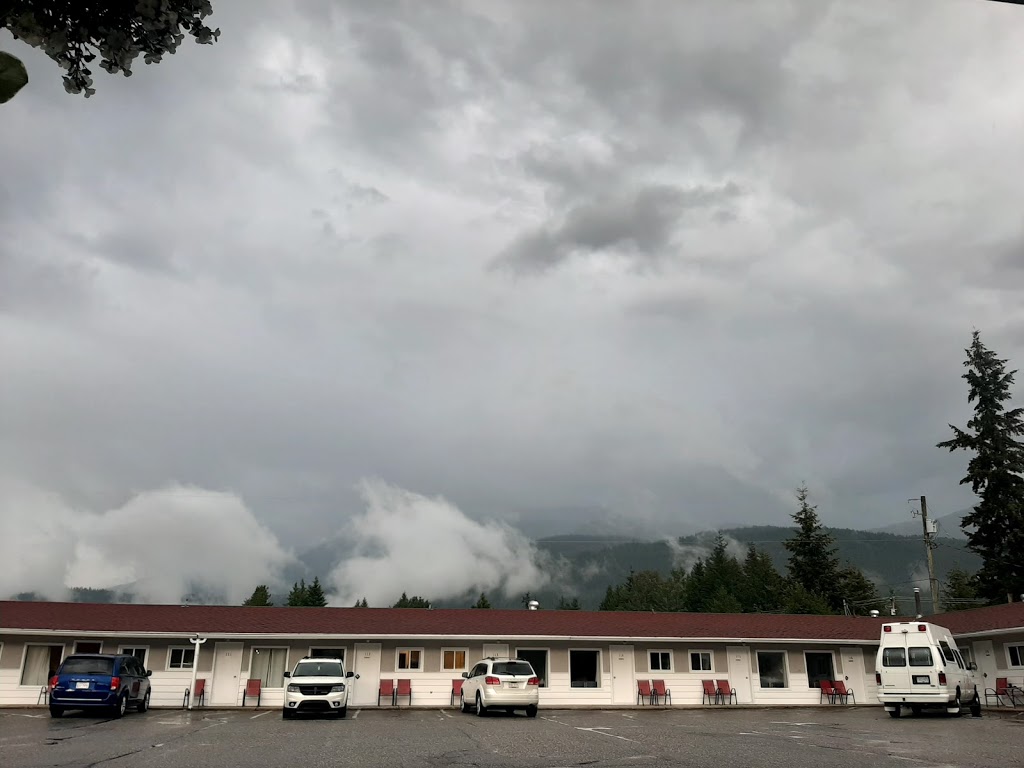 Paradise Motel | 517 Main St, Sicamous, BC V0E 2V0, Canada | Phone: (250) 836-2525