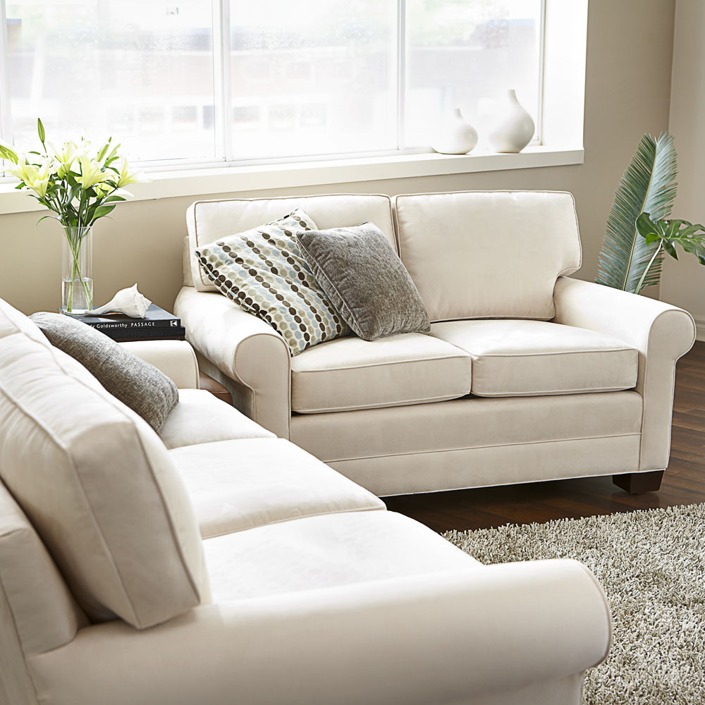 Markham Furniture Inc | 115 Ronald Ave, Toronto, ON M6B 3X4, Canada | Phone: (416) 640-0220