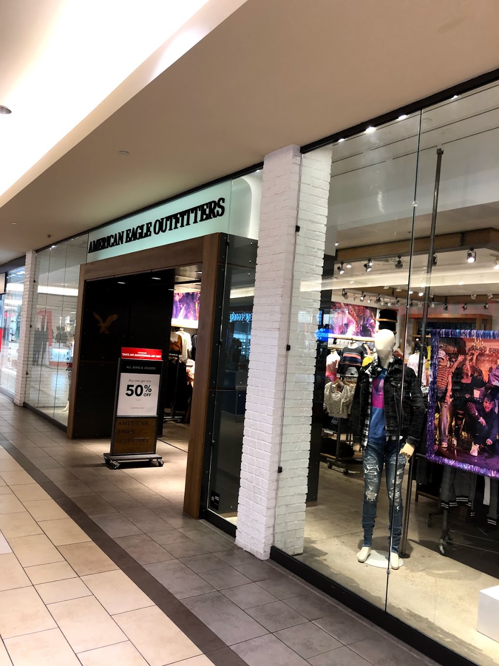 American Eagle Store | 435 Stone Rd W, Guelph, ON N1G 2X6, Canada | Phone: (519) 827-1361