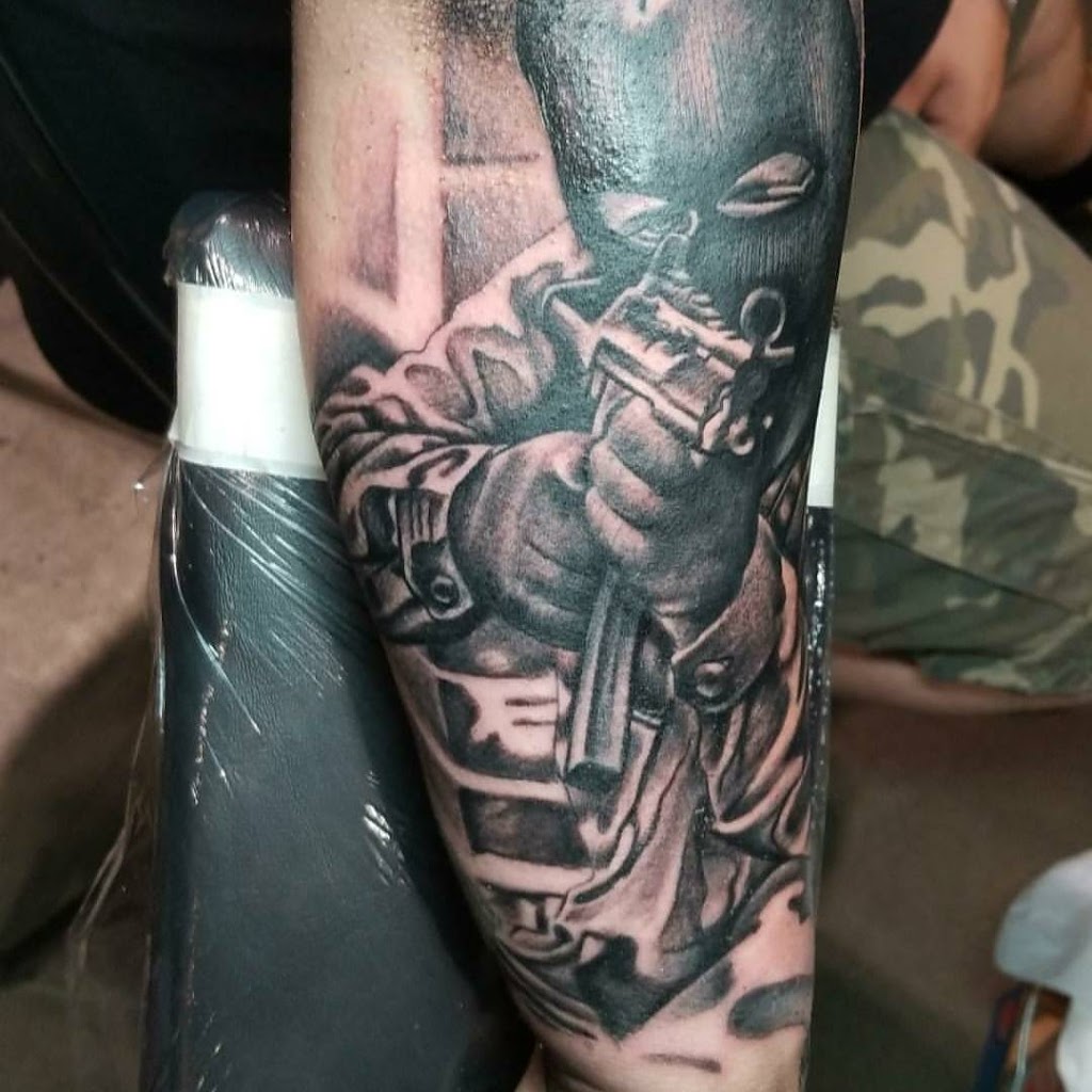 Grim City Tattoo Club | 196 Parkdale Ave N, Hamilton, ON L8H 5X2, Canada | Phone: (905) 544-1222