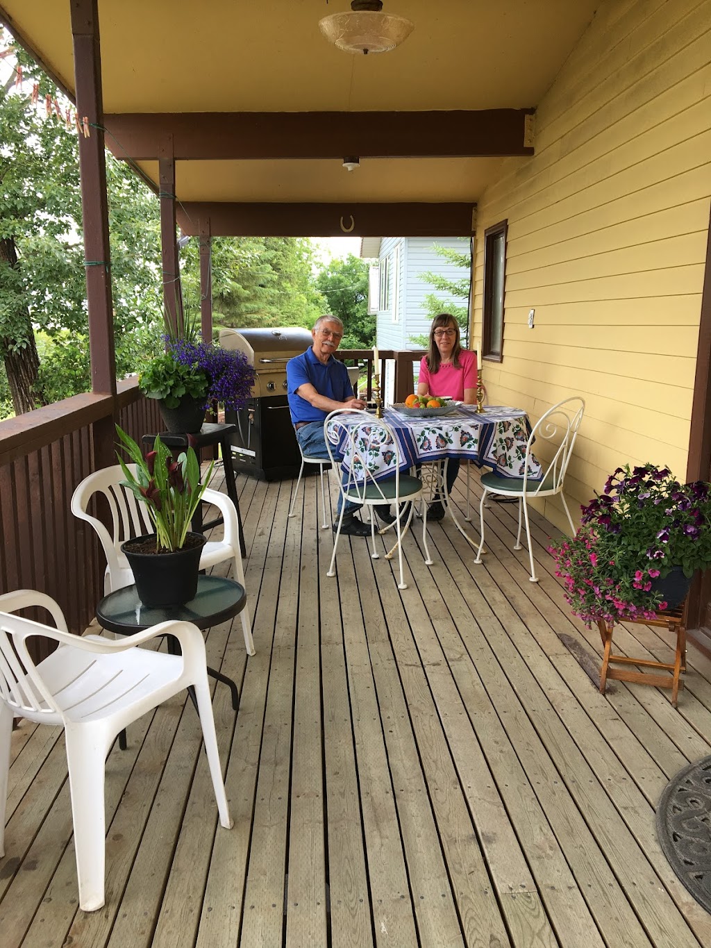 Cozy Corner Suites | 410 Elizabeth Ave, Manitou Beach, SK S0K 4T1, Canada | Phone: (306) 570-7554