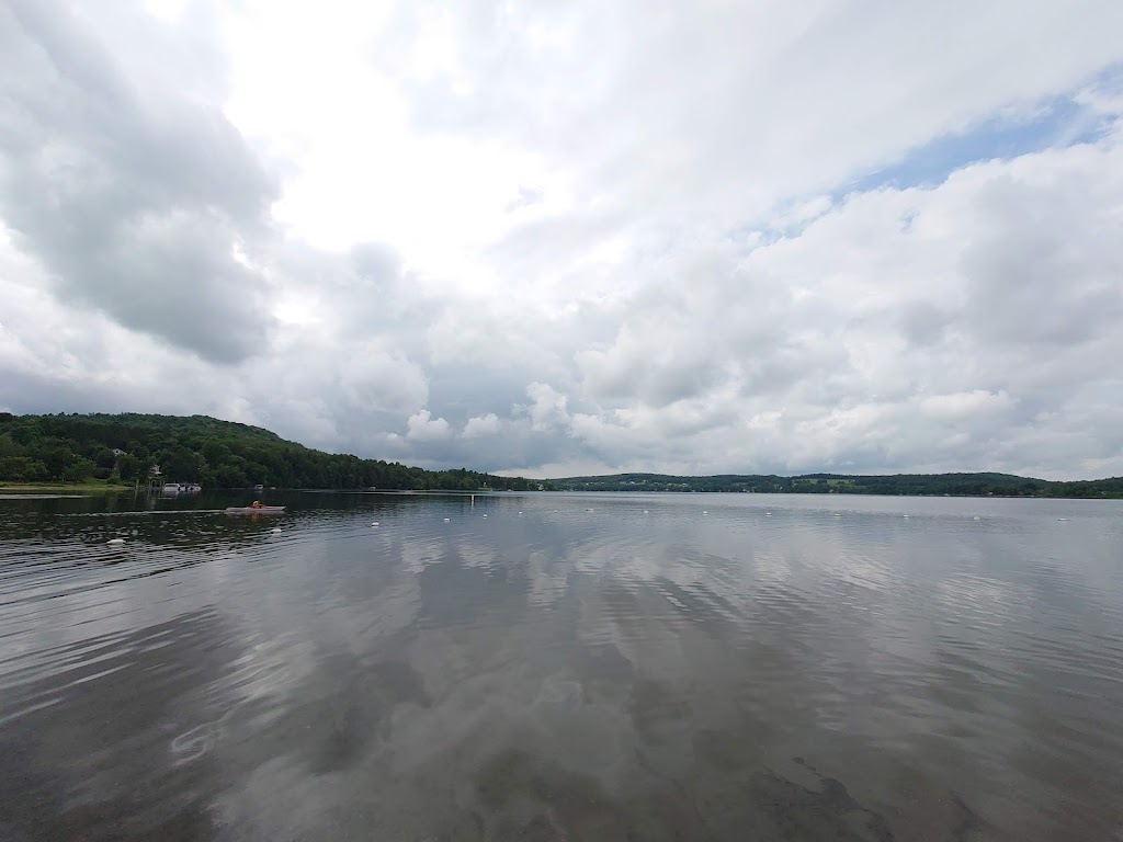 Plage municipale de Val-des-Sources | Val-des-Sources, QC J1T 3M7, Canada | Phone: (819) 879-7171