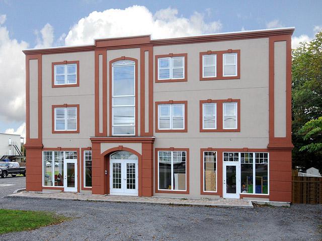 Chateau Petits Pas | 42 QC-338, Les Coteaux, QC J7X 1A2, Canada | Phone: (450) 217-1919