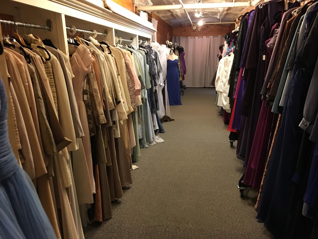 Ginas Closet | 1441 King St N, St. Jacobs, ON N0B 2N0, Canada | Phone: (519) 240-0860