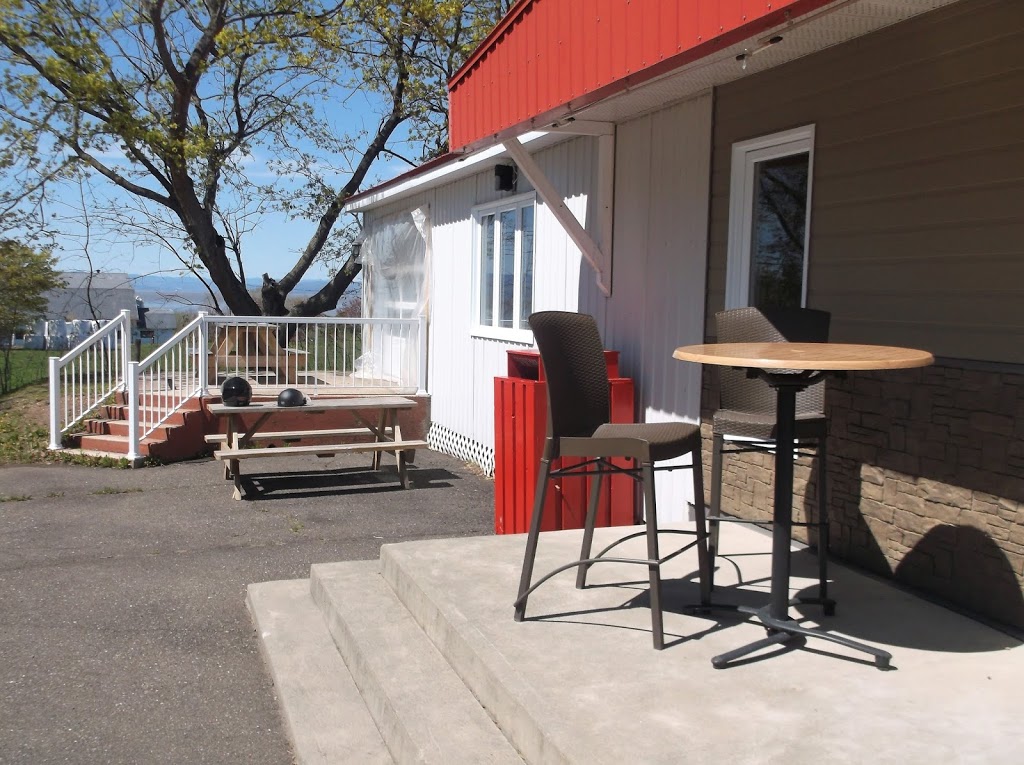 Casse-Croute Le Bocage | 202 Avenue de Gaspé O, Saint-Jean-Port-Joli, QC G0R 3G0, Canada | Phone: (418) 358-3122