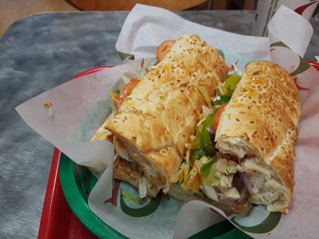 Quiznos | 960 Southdown Rd Unit C11, Mississauga, ON L5J 2Y4, Canada | Phone: (905) 855-0782