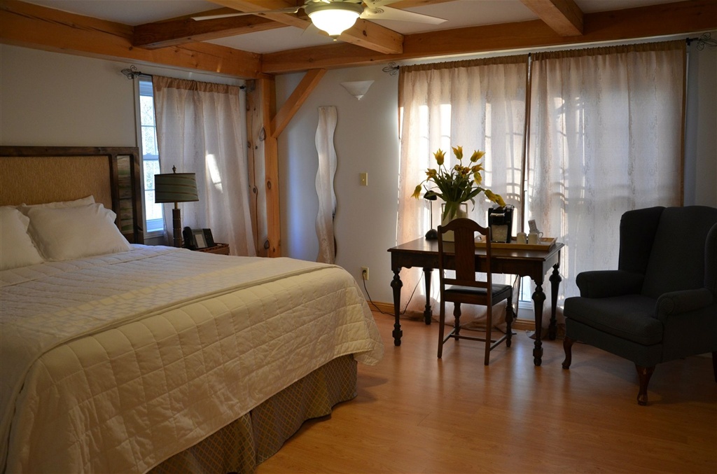 Timber House Resort | 116 Cedardale Rd, Brighton, ON K0K 1H0, Canada | Phone: (613) 475-3304