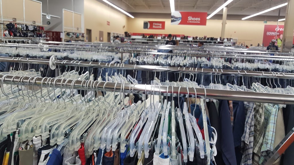 St. Jacobs Outlets | 25 Benjamin Rd E, Waterloo, ON N2V 2G8, Canada | Phone: (519) 888-0138