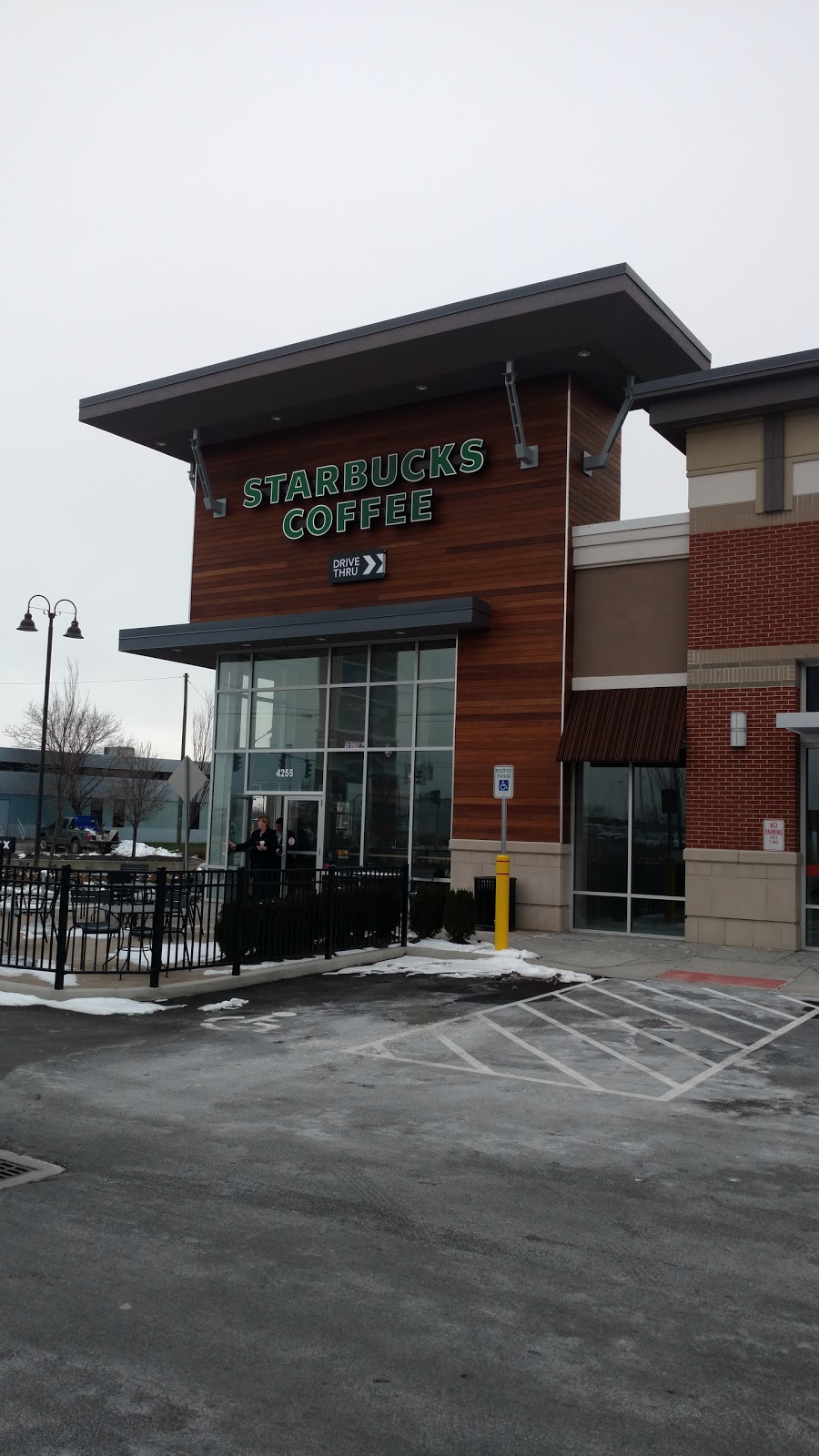Starbucks | 4255 Genesee St Suite 100, Cheektowaga, NY 14225, USA | Phone: (716) 263-0910