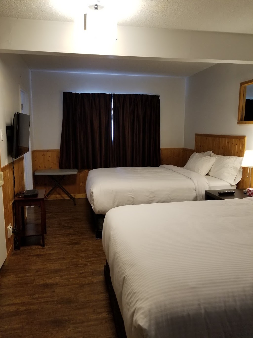 Sun Plaza Motel | 506 Main Ave W, Sundre, AB T0M 1X0, Canada | Phone: (403) 638-3516