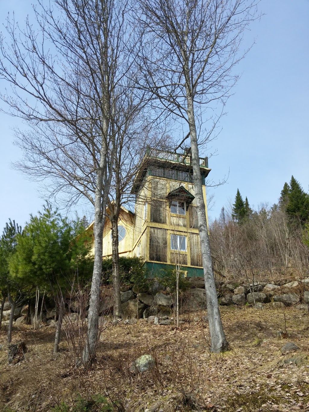 Exit Chalet - Le Refuge des Faîtes | 2315 Ch du Vieux 7 Rang, Sainte-Lucie-des-Laurentides, QC J0T 2J0, Canada | Phone: (800) 456-8745