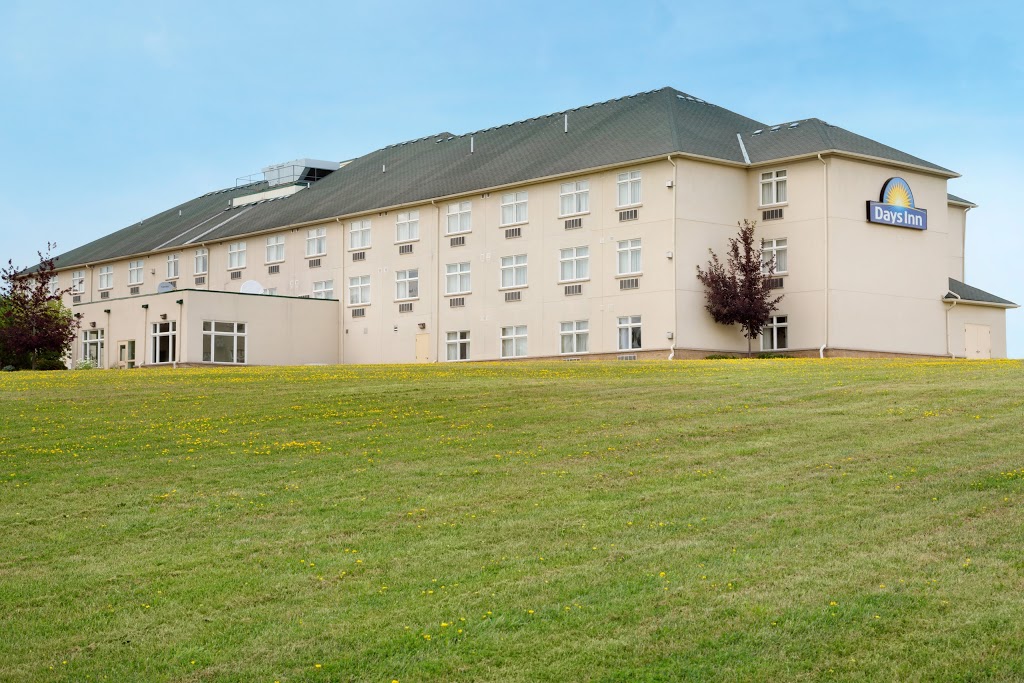 Days Inn by Wyndham Orillia | 5850 Rama Rd, Orillia, ON L3V 0S3, Canada | Phone: (705) 326-8288